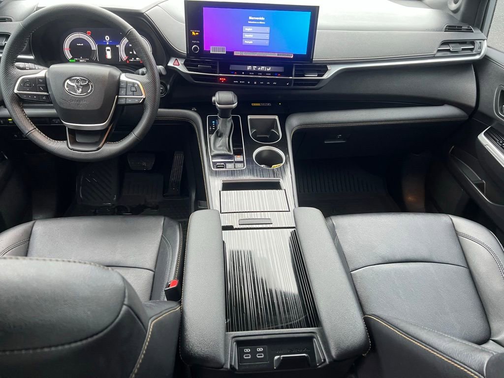 Used 2025 Toyota Sienna XLE Woodland Edition image 17