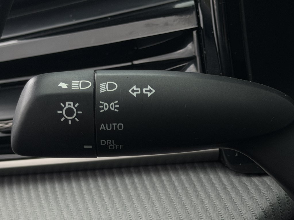 Used 2025 Toyota Camry SE w/ Convenience Package FWD image 25