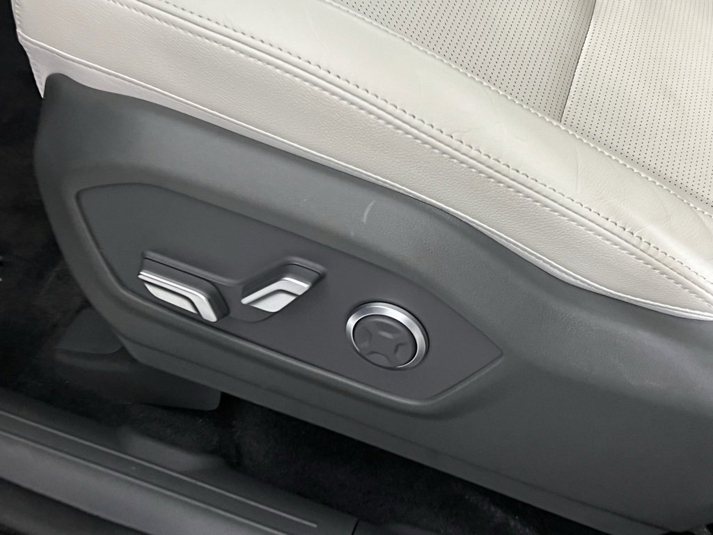 Used 2024 Hyundai Santa Fe Limited image 28