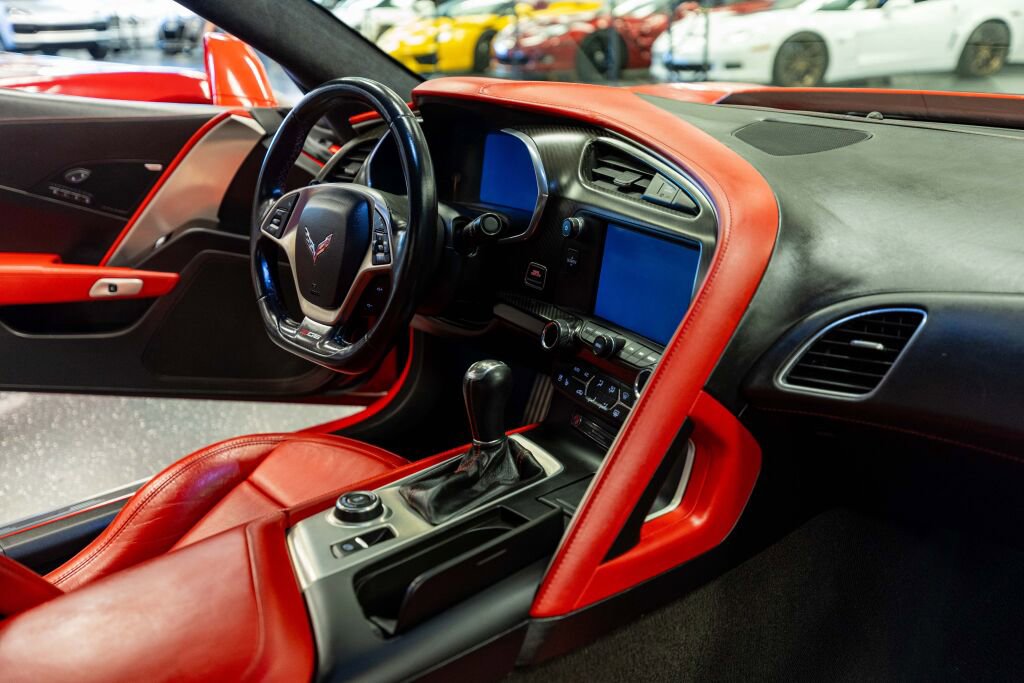 Used 2015 Chevrolet Corvette Z06 w/ 3LZ Preferred Equipment Group image 13