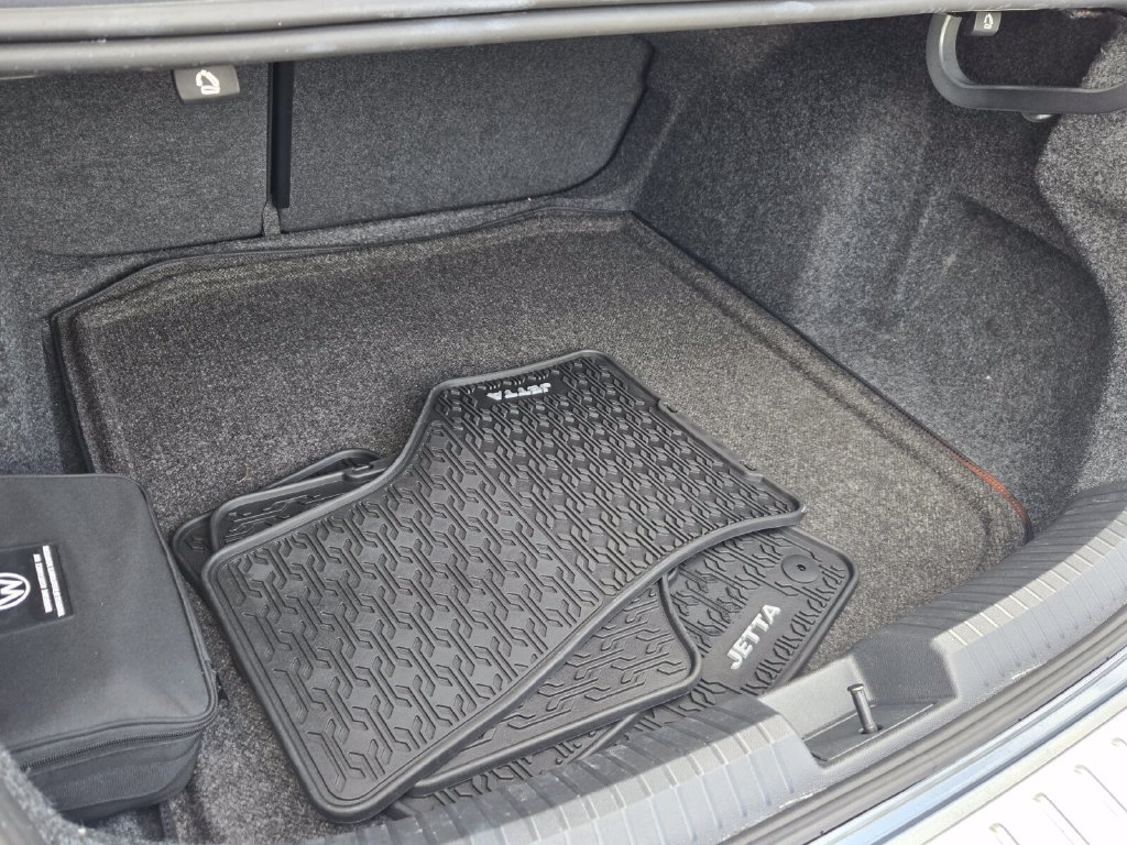 Certified 2024 Volkswagen Jetta Sport FWD image 15