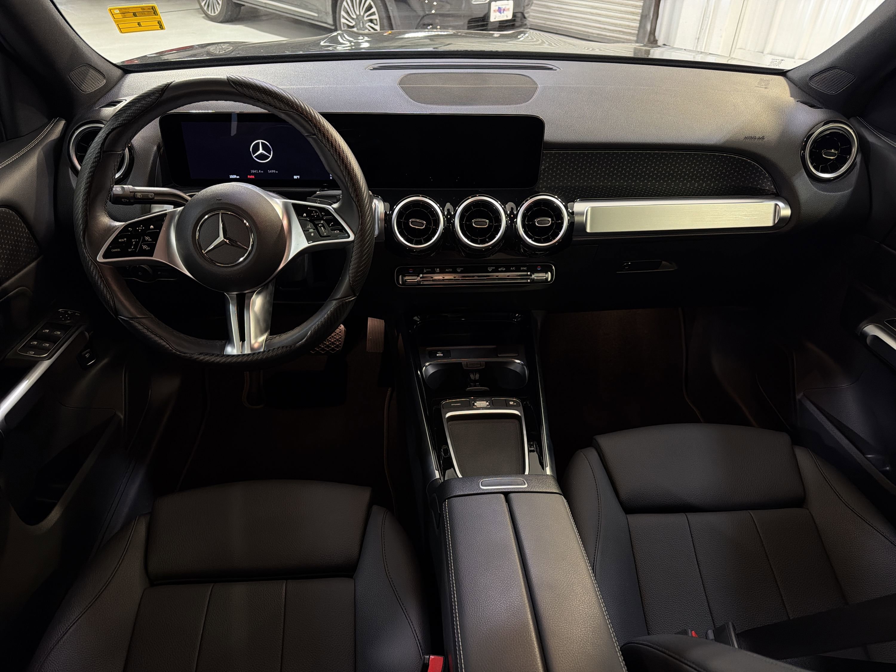 Used 2025 Mercedes-Benz GLB 250 image 22