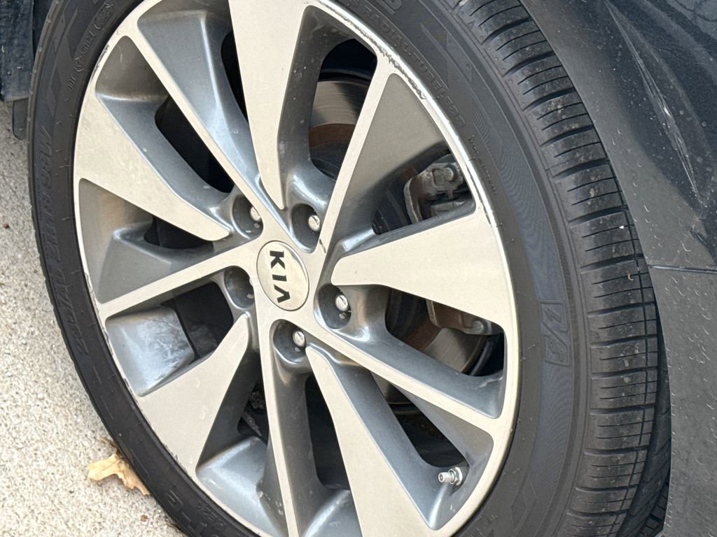 Used 2018 Kia Optima S w/ 18" Alloy Wheels Package image 8