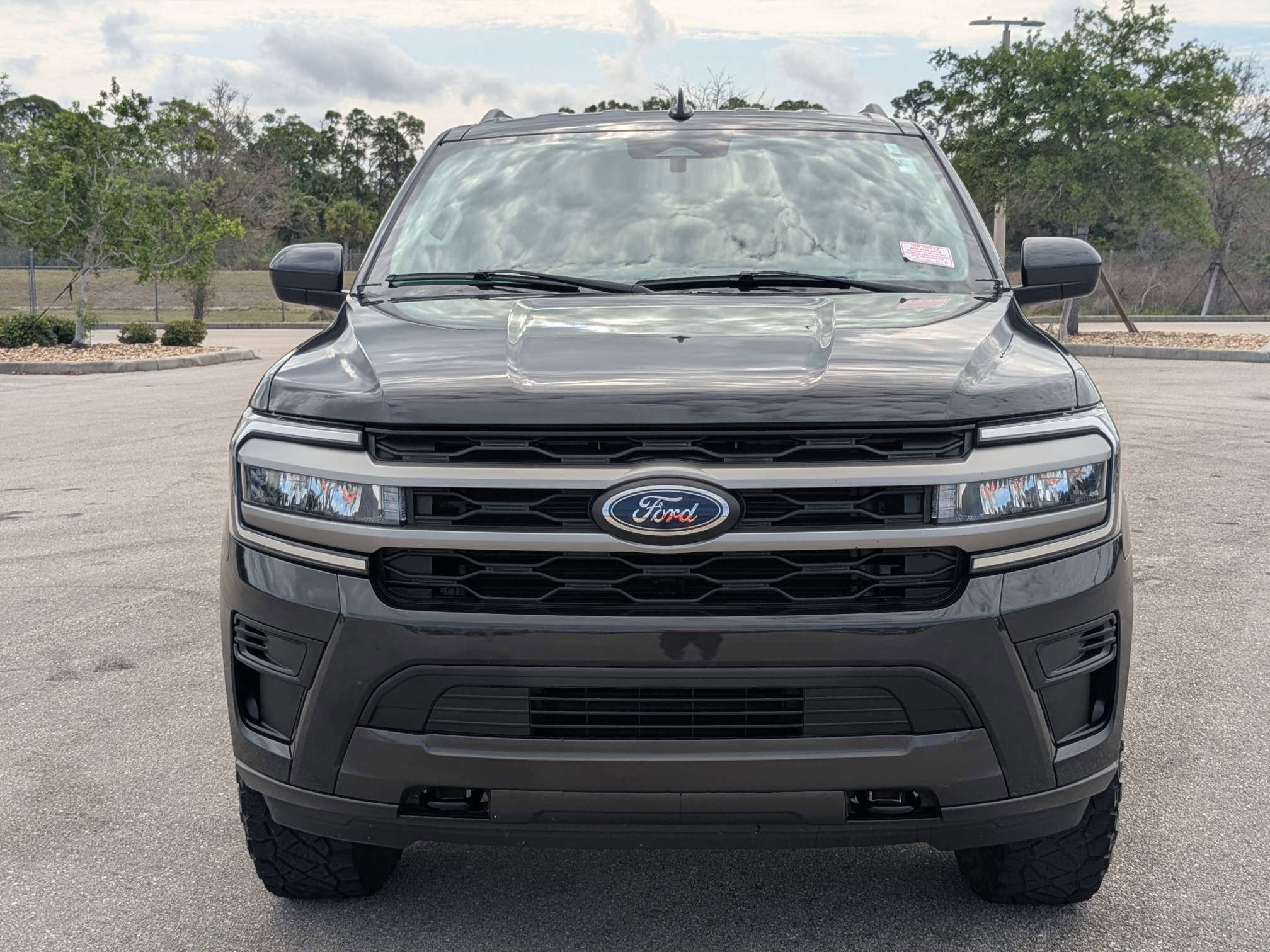 Used 2024 Ford Expedition Max XLT AWD/4WD image 3