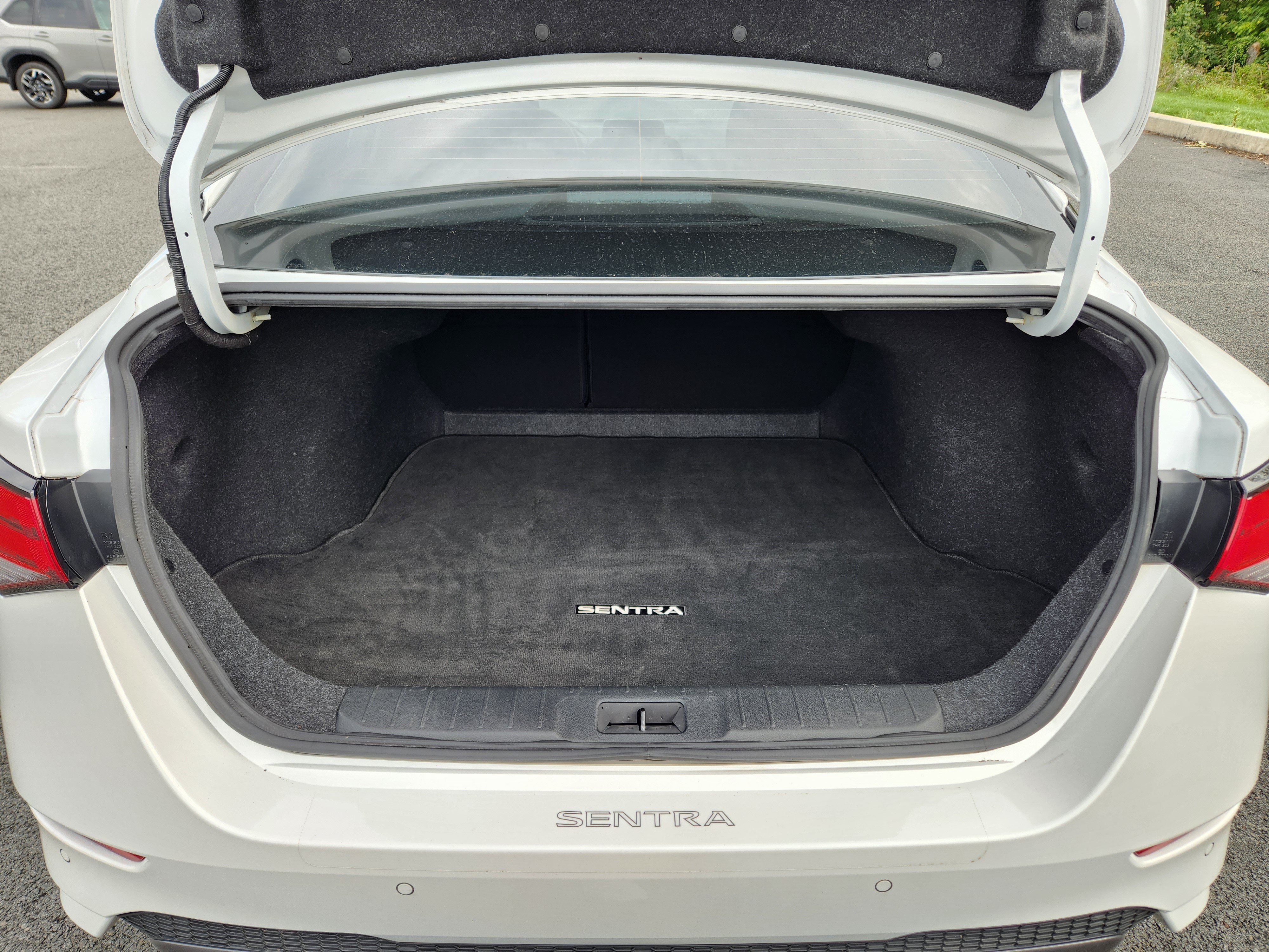 Used 2021 Nissan Sentra SR FWD image 8