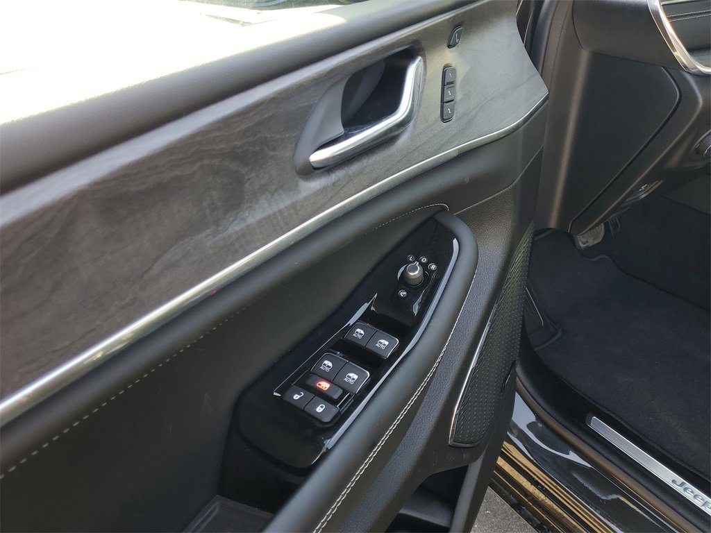 New 2025 Jeep Grand Cherokee L Overland w/ Advanced Protech Group III image 6