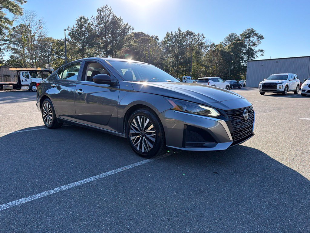 Used 2025 Nissan Altima 2.5 SV FWD image 4