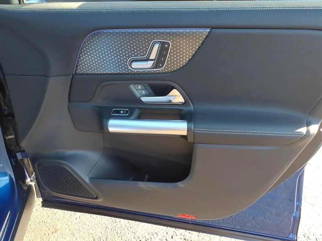 Used 2025 Mercedes-Benz GLA 250 image 11