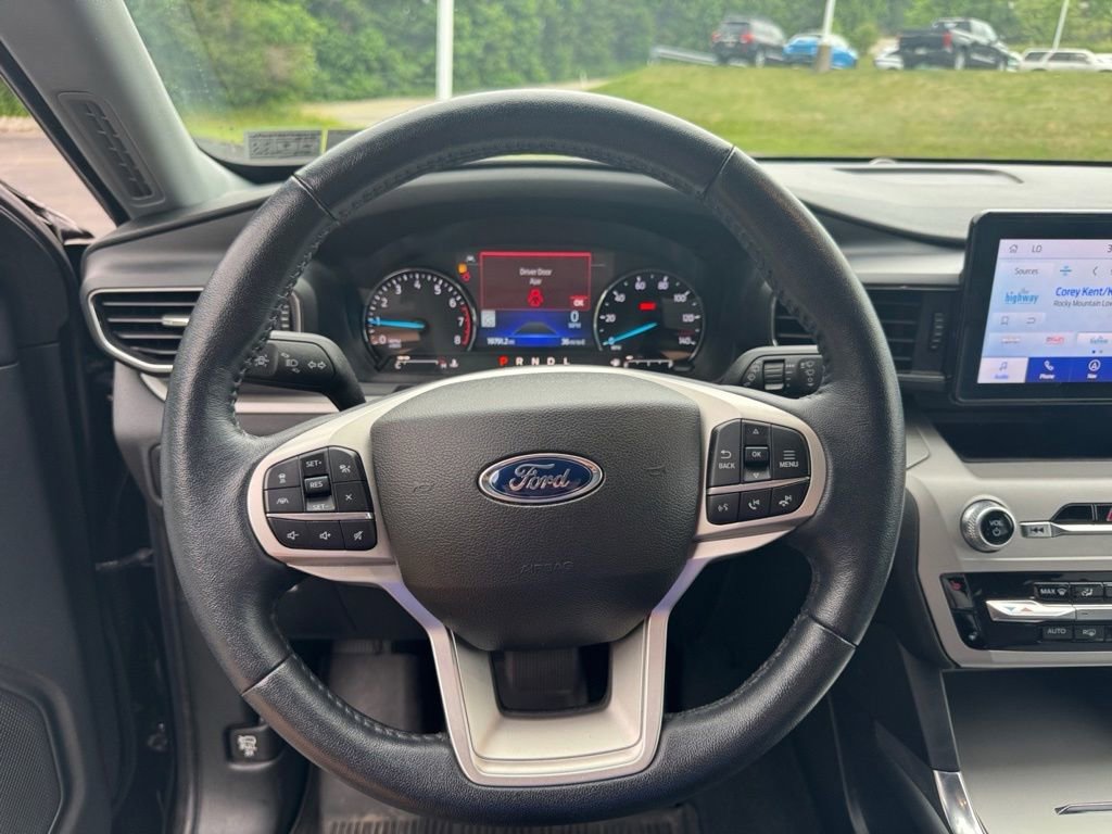 Used 2023 Ford Explorer XLT w/ Equipment Group 202A AWD/4WD image 13