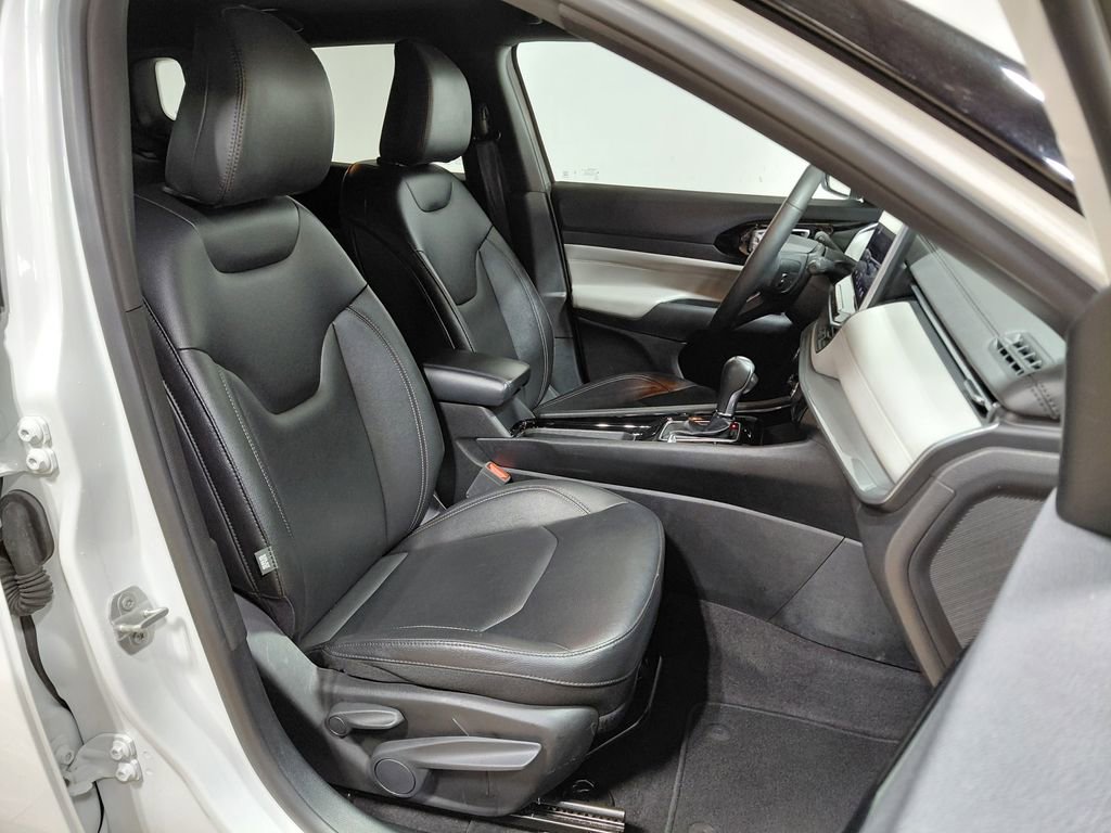 Used 2025 Jeep Compass Limited AWD/4WD image 26