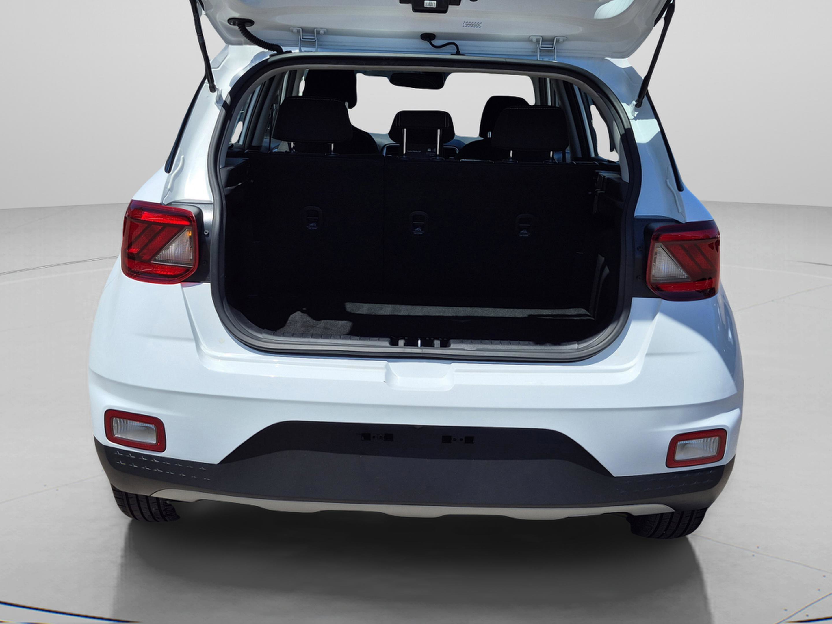 Used 2023 Hyundai Venue SEL FWD image 9