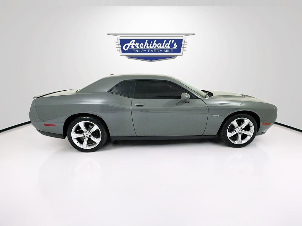 Used 2017 Dodge Challenger R/T RWD image 9