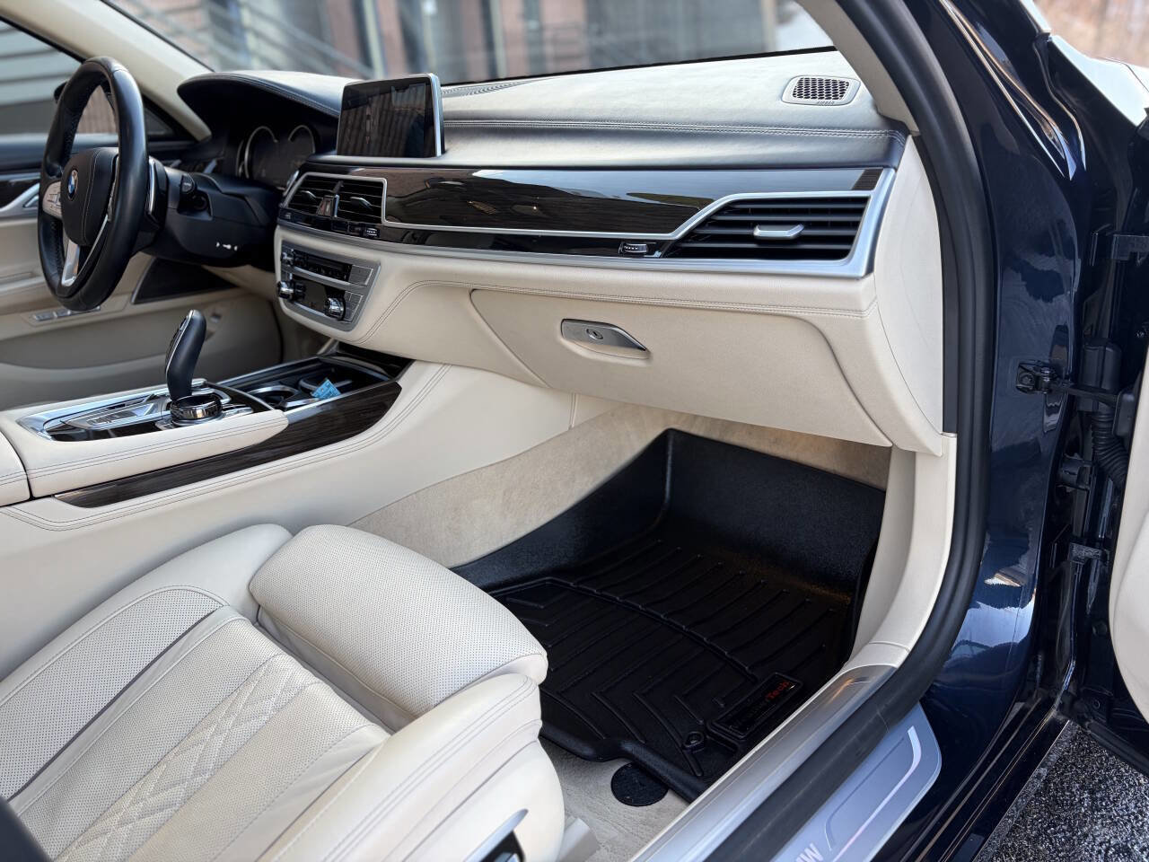 Used 2017 BMW 740i xDrive 740i xDrive AWD 4dr Sedan image 13