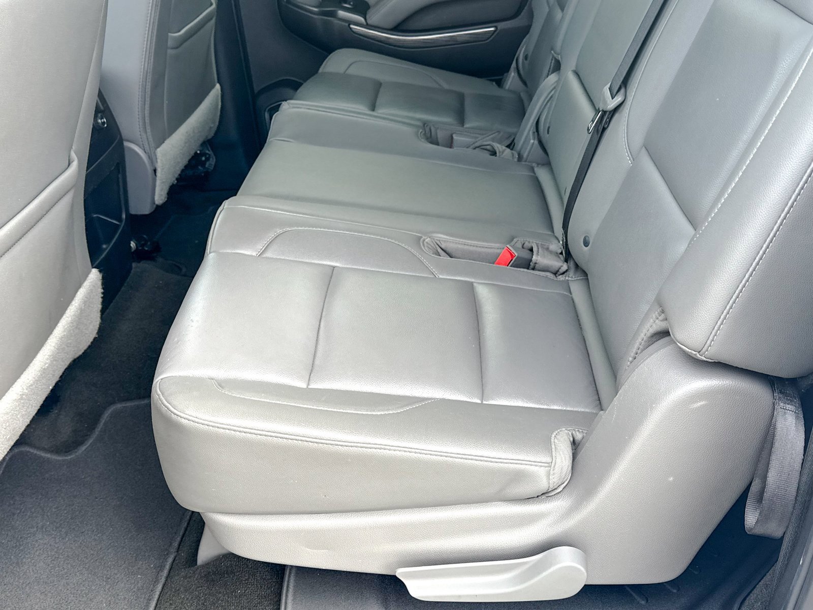 Used 2018 Chevrolet Suburban LT image 23