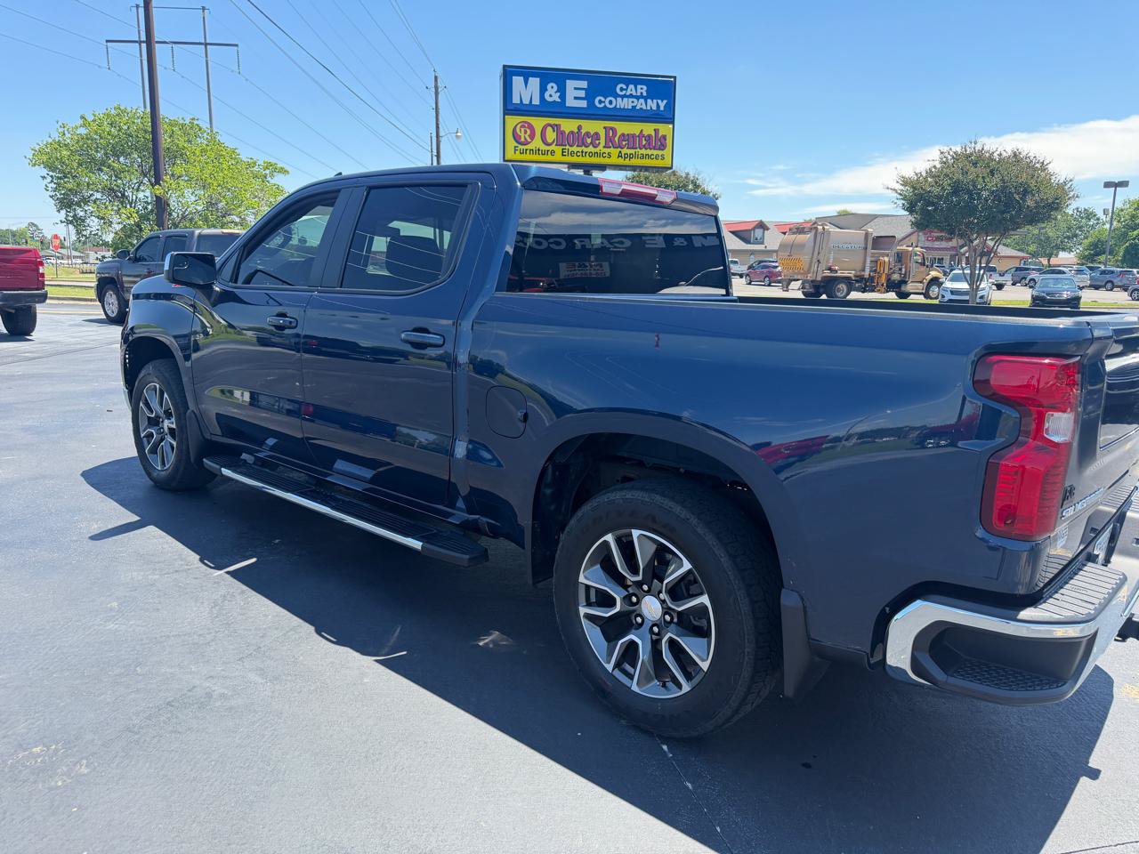 Used 2022 Chevrolet Silverado 1500 LT w/ Z71 Off-Road Package AWD/4WD image 5