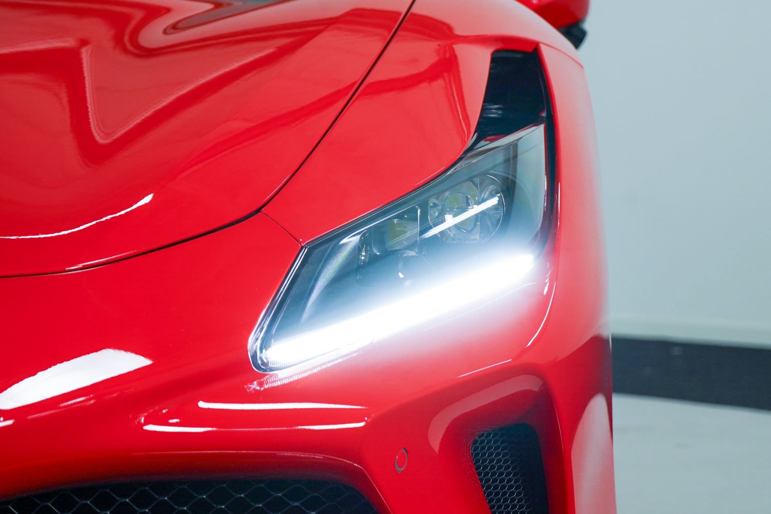 Used 2021 Ferrari F8 Tributo RWD image 14
