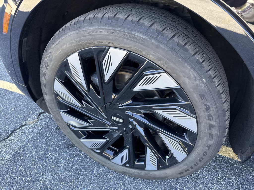 Used 2024 Lincoln Nautilus Reserve w/ Jet Appearance Package (87T) image 11