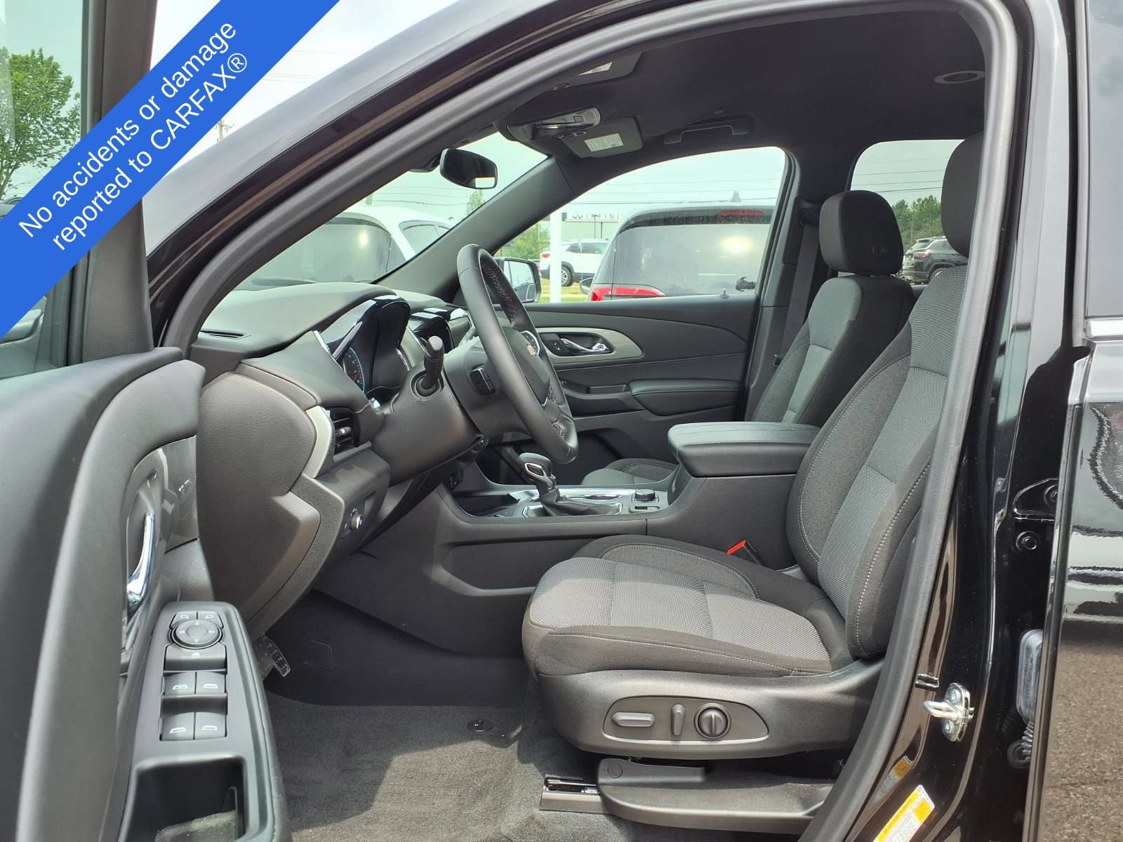 Used 2023 Chevrolet Traverse LT FWD image 16