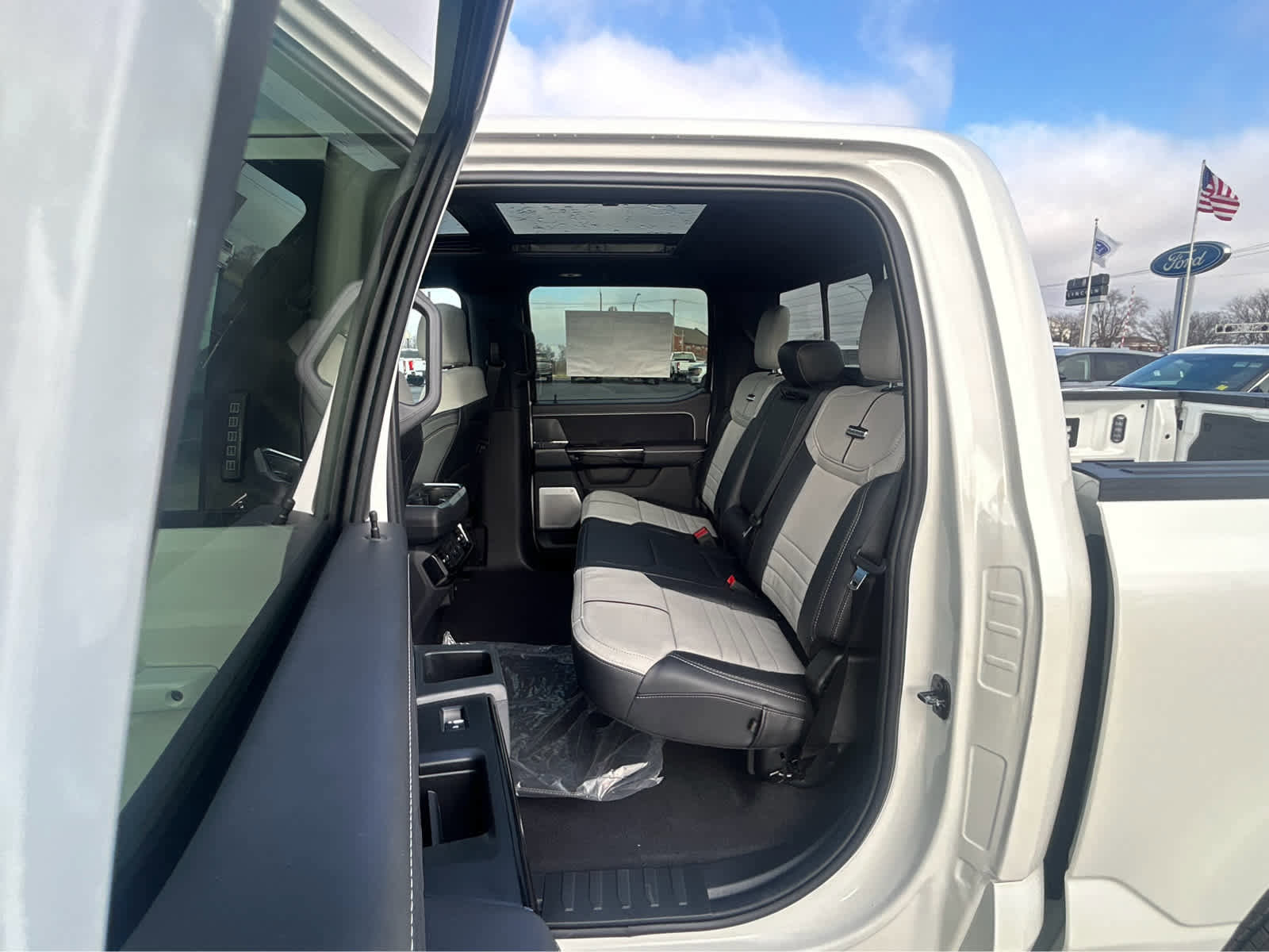 New 2025 Ford F150 Lightning Platinum image 28