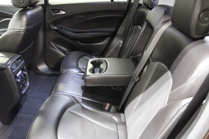 Used 2020 Buick Envision Essence image 23