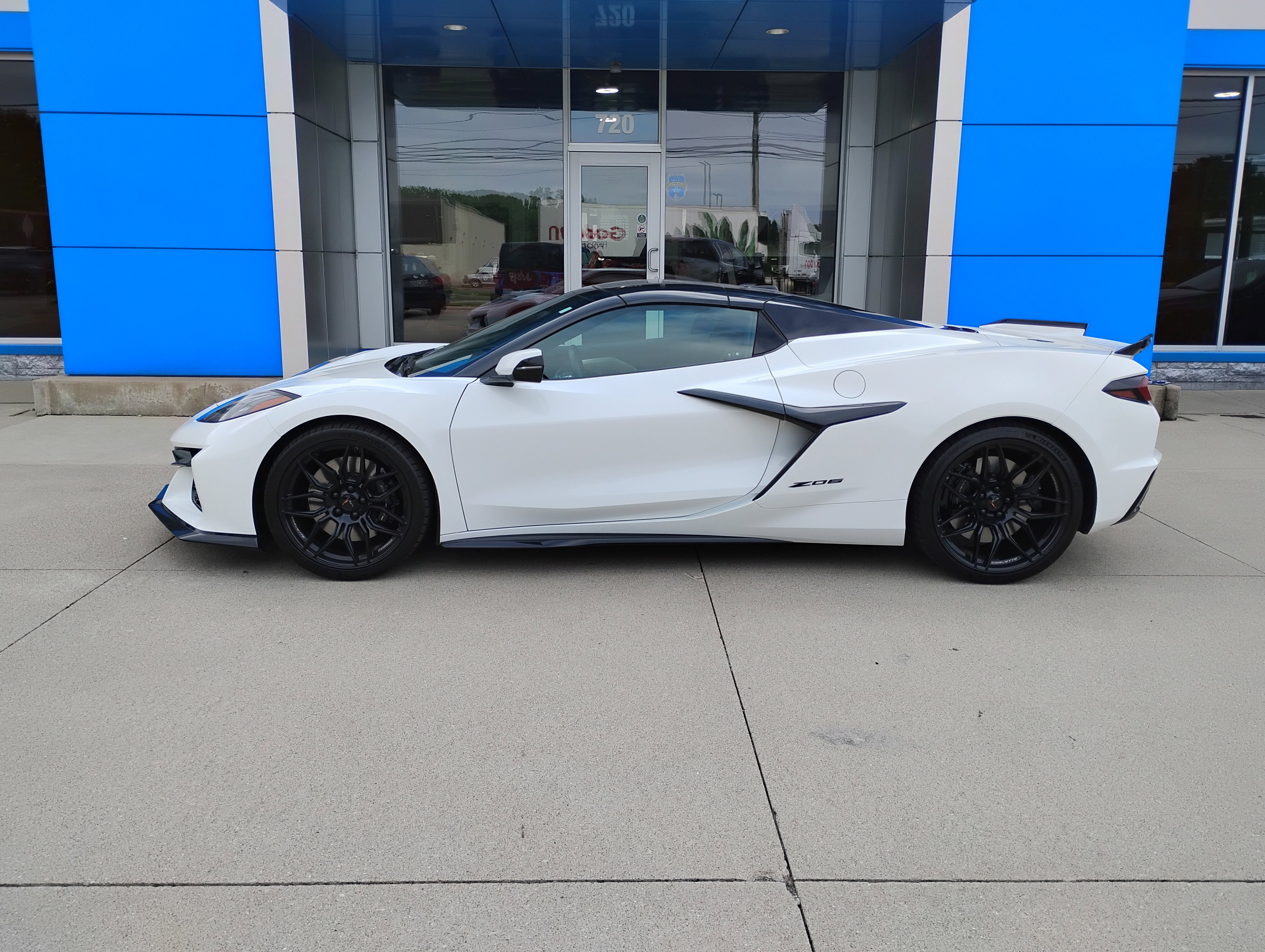 Used 2024 Chevrolet Corvette Z06 w/ Battery Protection Package image 15