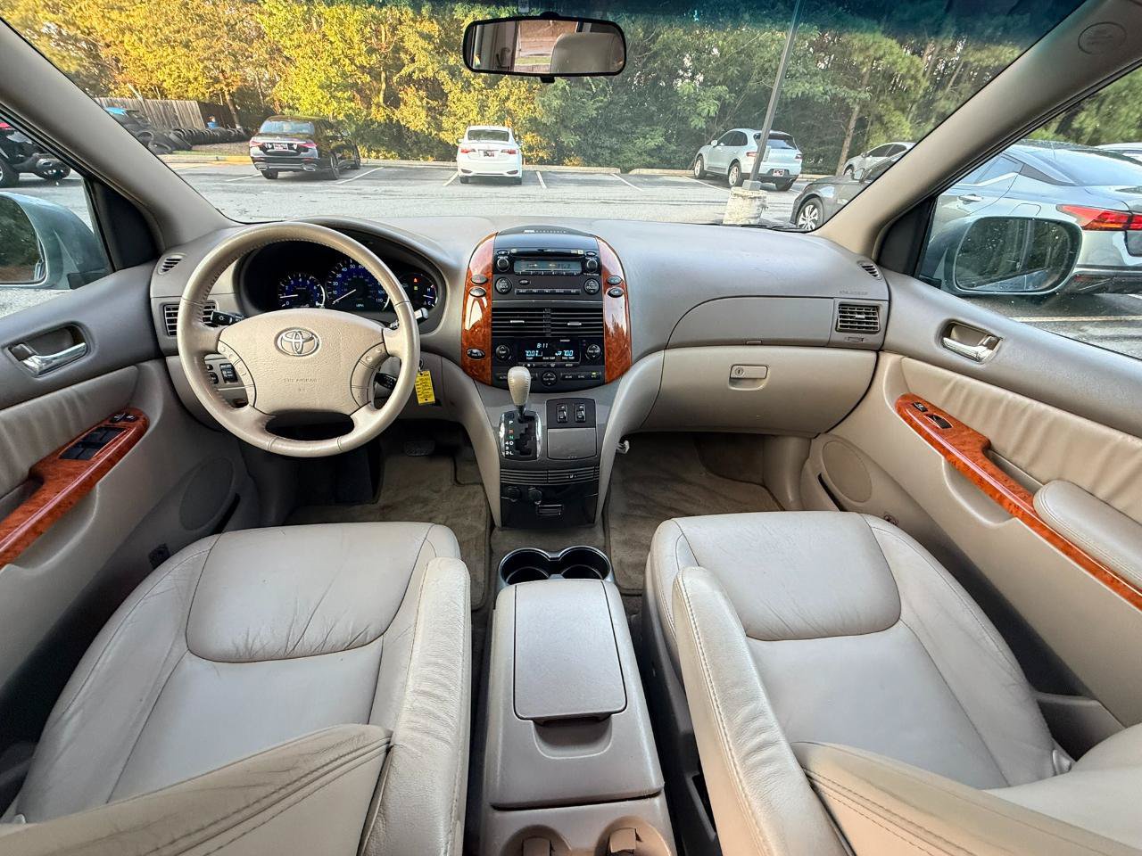 Used 2009 Toyota Sienna FWD image 2