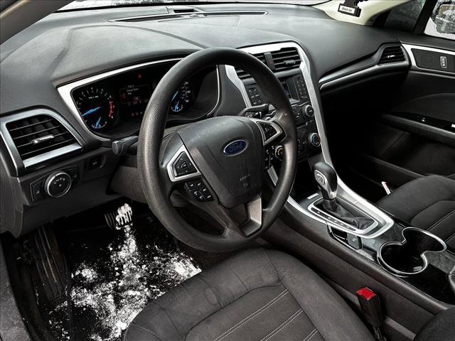 Used 2015 Ford Fusion SE image 10