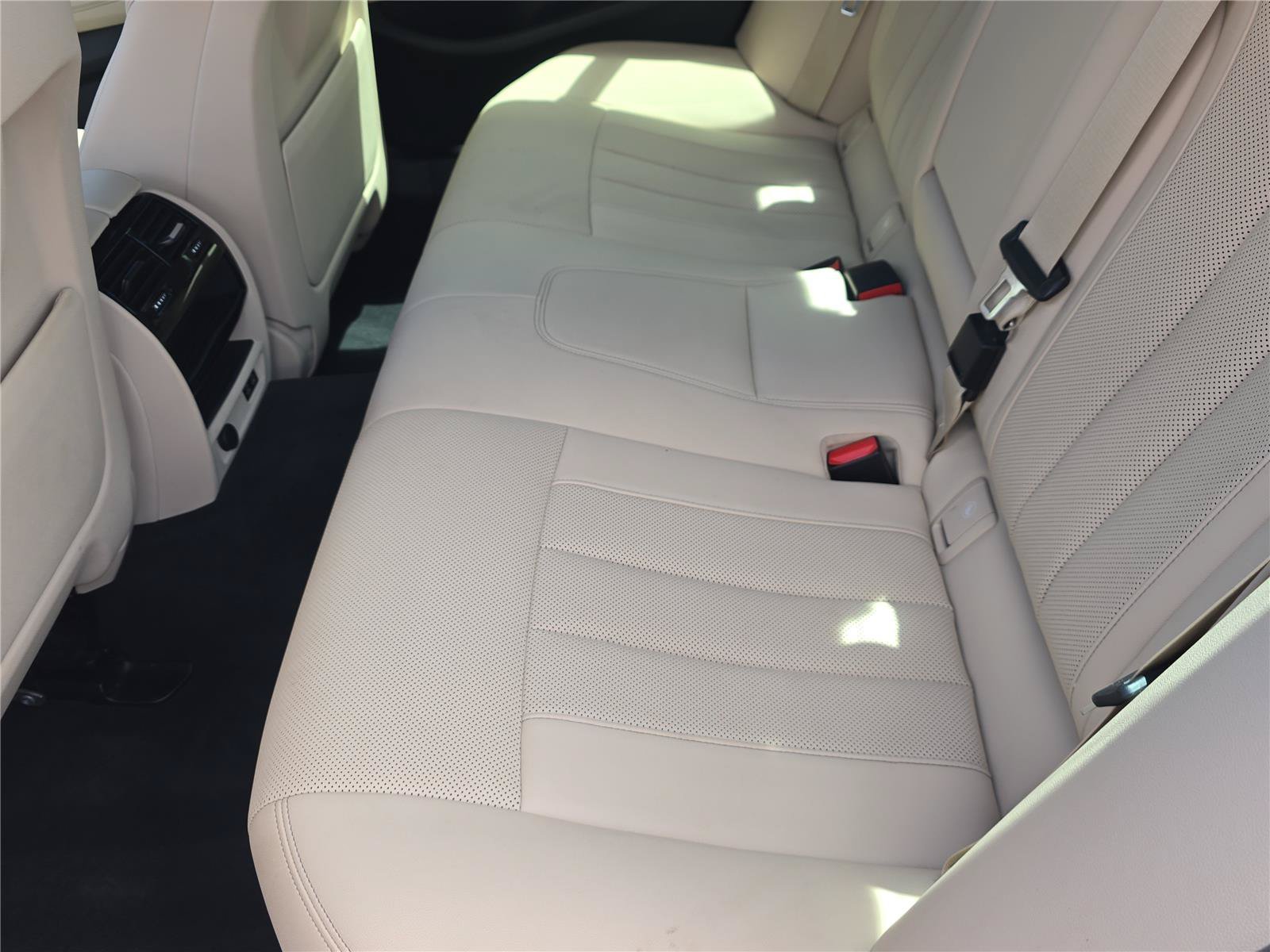Used 2022 BMW 530e w/ Premium Package RWD image 14