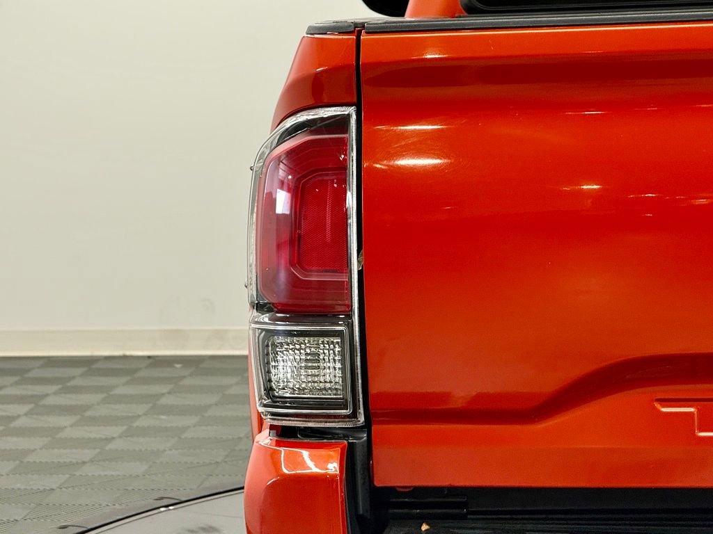 Used 2018 Toyota Tacoma TRD Sport image 11