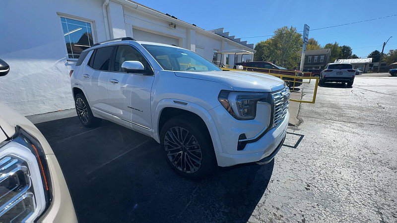 New 2026 GMC Terrain Denali w/ LPO, Floor Liner Package image 6