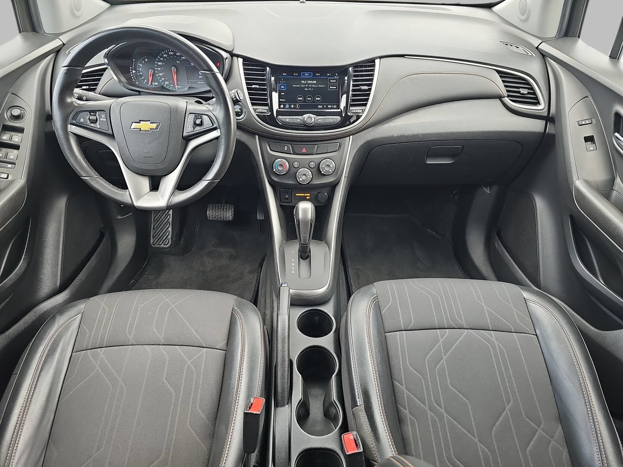 Used 2019 Chevrolet Trax LT w/ LT Convenience Package FWD image 11