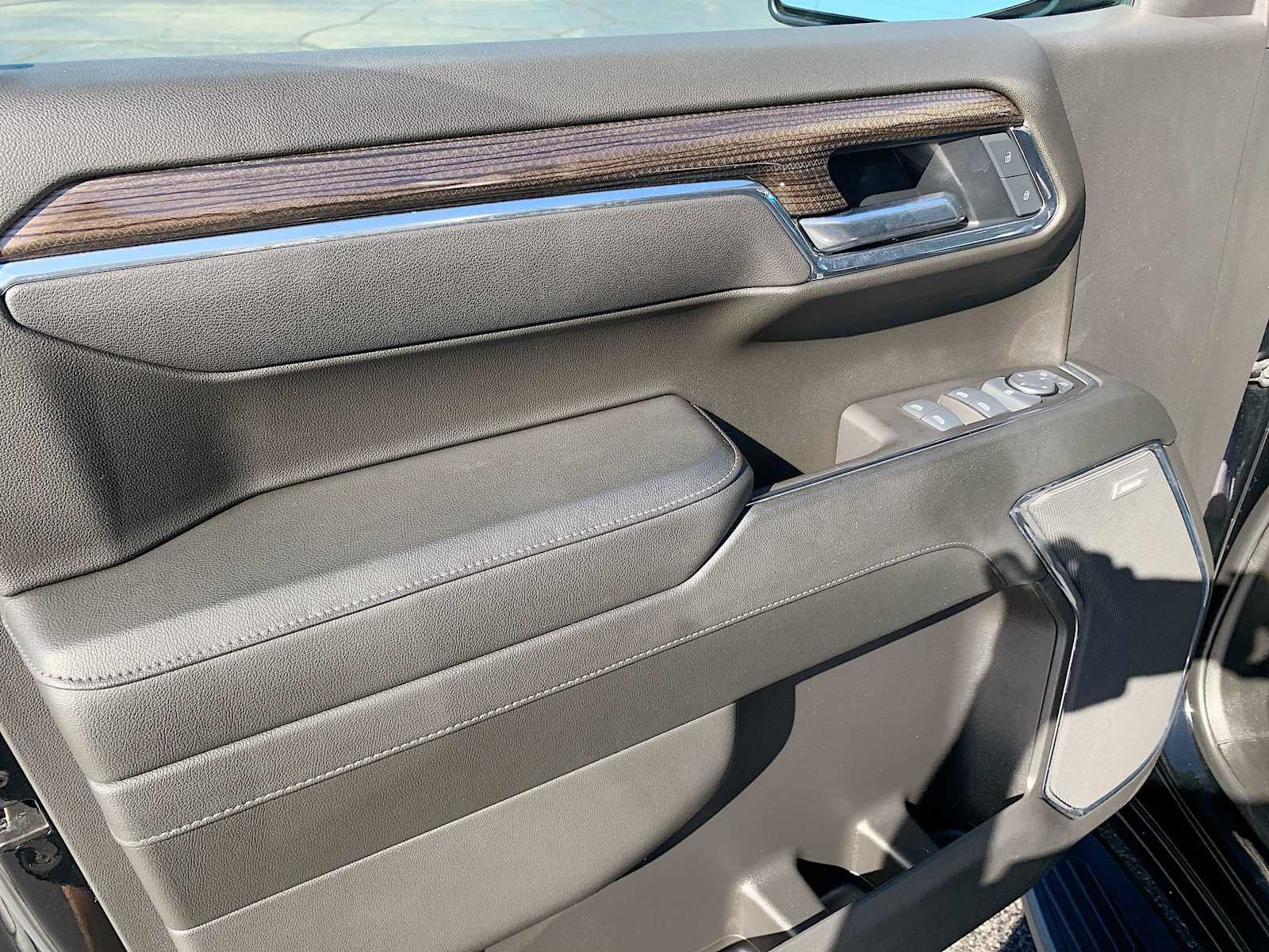 Certified 2025 Chevrolet Silverado 1500 LT Trail Boss w/ Convenience Package II AWD/4WD image 22