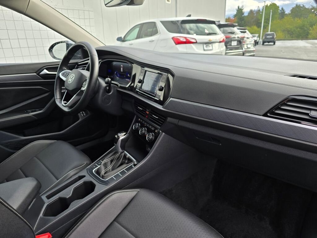 Used 2024 Volkswagen Jetta SE image 46