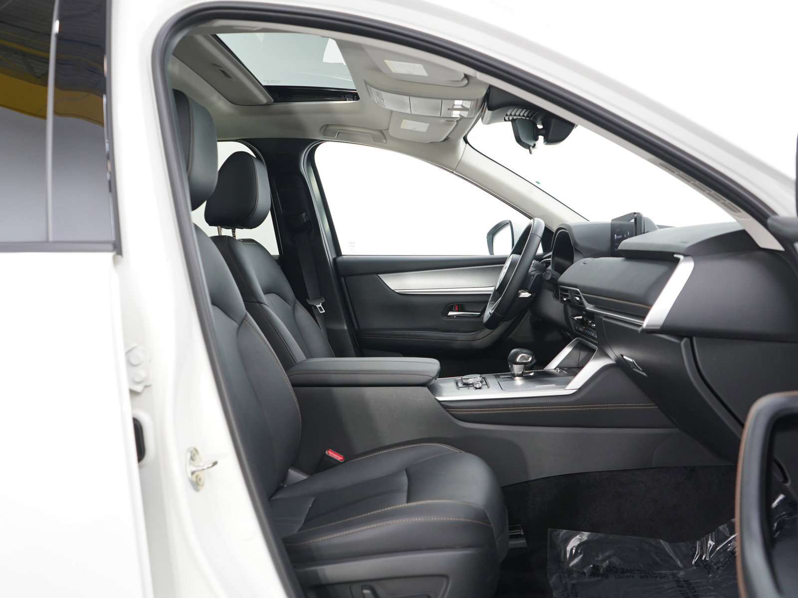 Certified 2024 MAZDA CX-90 Plug-In Hybrid w/ Preferred image 11