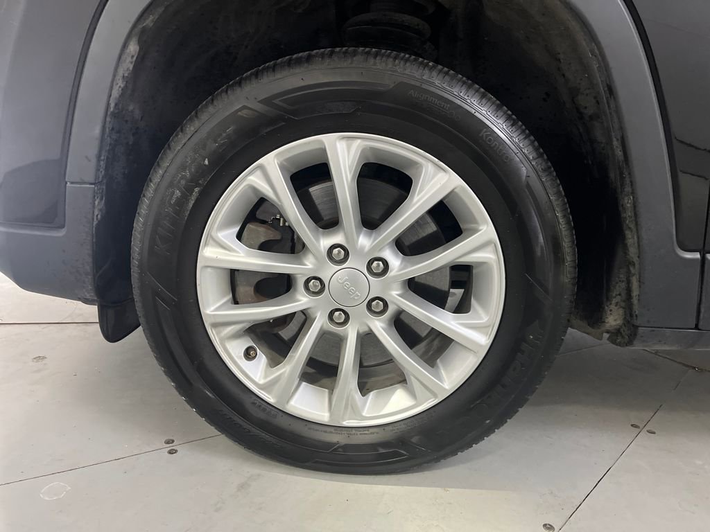 Used 2019 Jeep Cherokee Latitude w/ Popular Appearance Group image 15