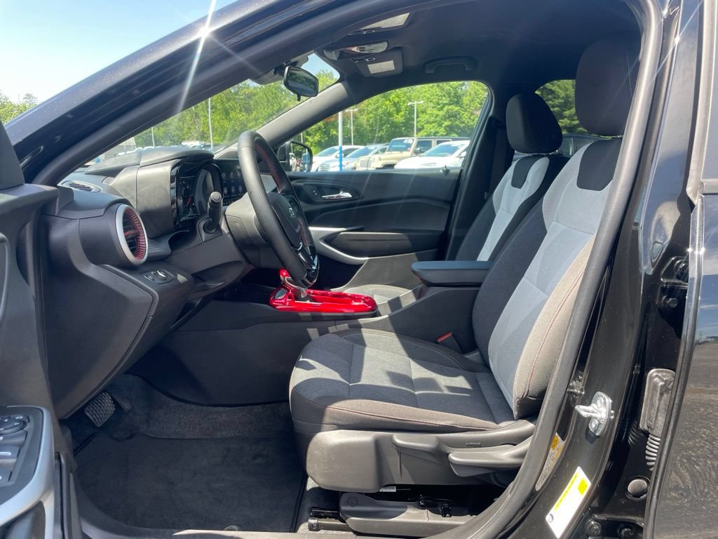 Used 2025 Chevrolet Trax RS w/ Driver Confidence Package FWD image 25