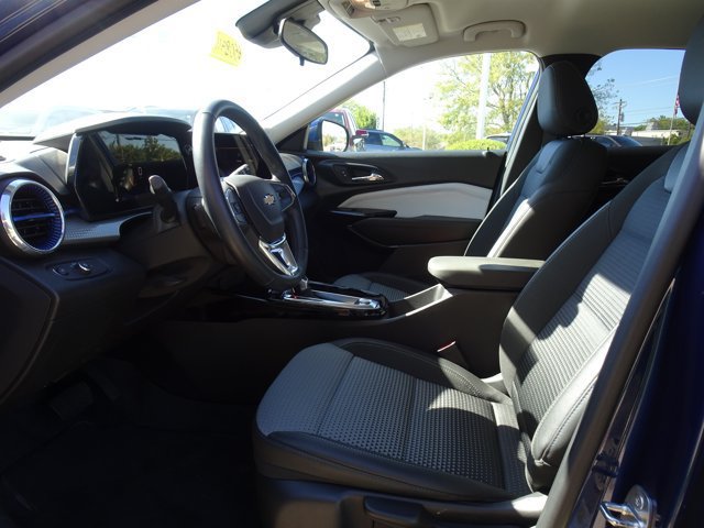 Used 2024 Chevrolet Trax LT w/ Driver Confidence Package FWD image 11