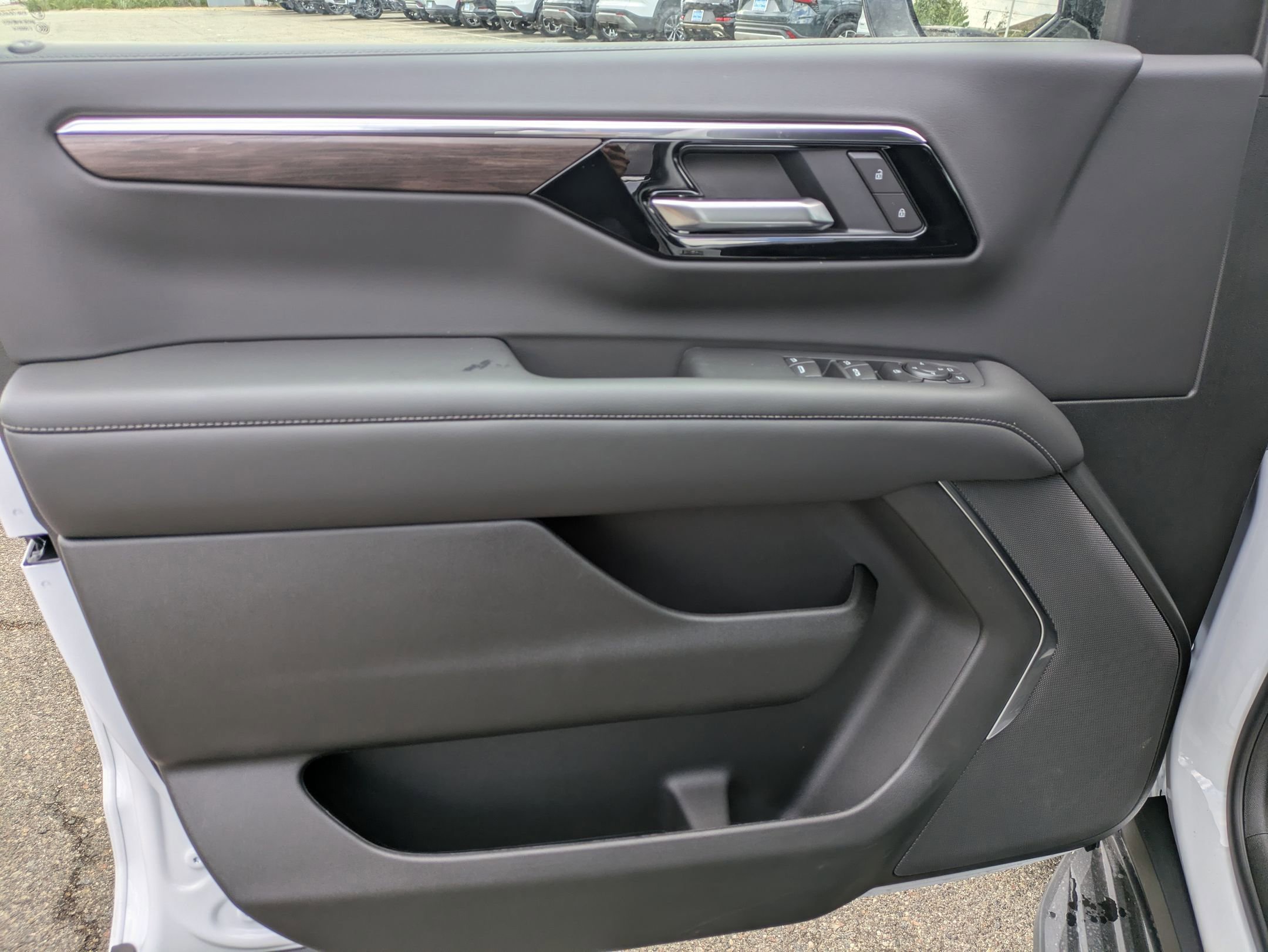 New 2026 Chevrolet Suburban LS image 25