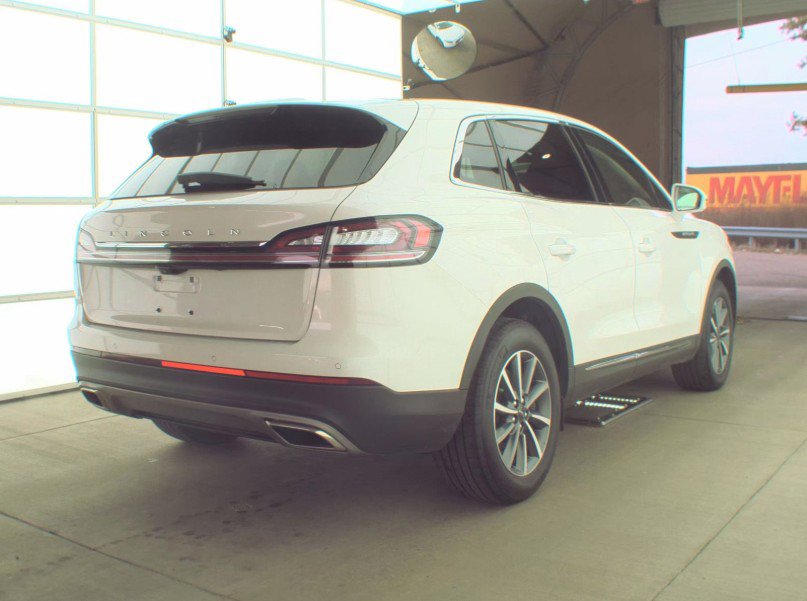 Used 2021 Lincoln Nautilus AWD image 3