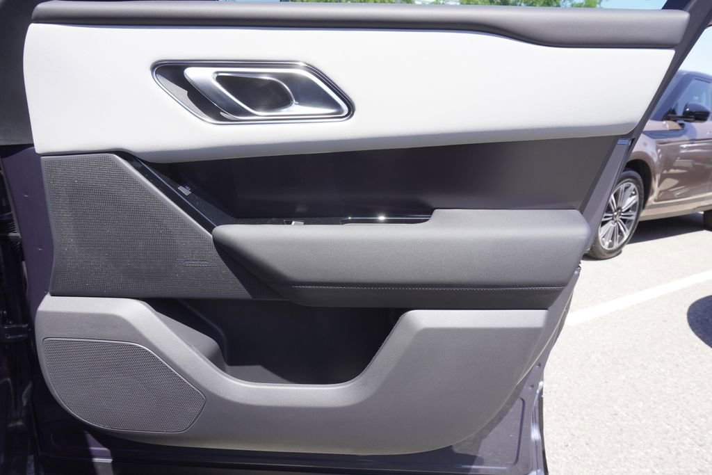 New 2026 Land Rover Range Rover Velar Dynamic SE image 21