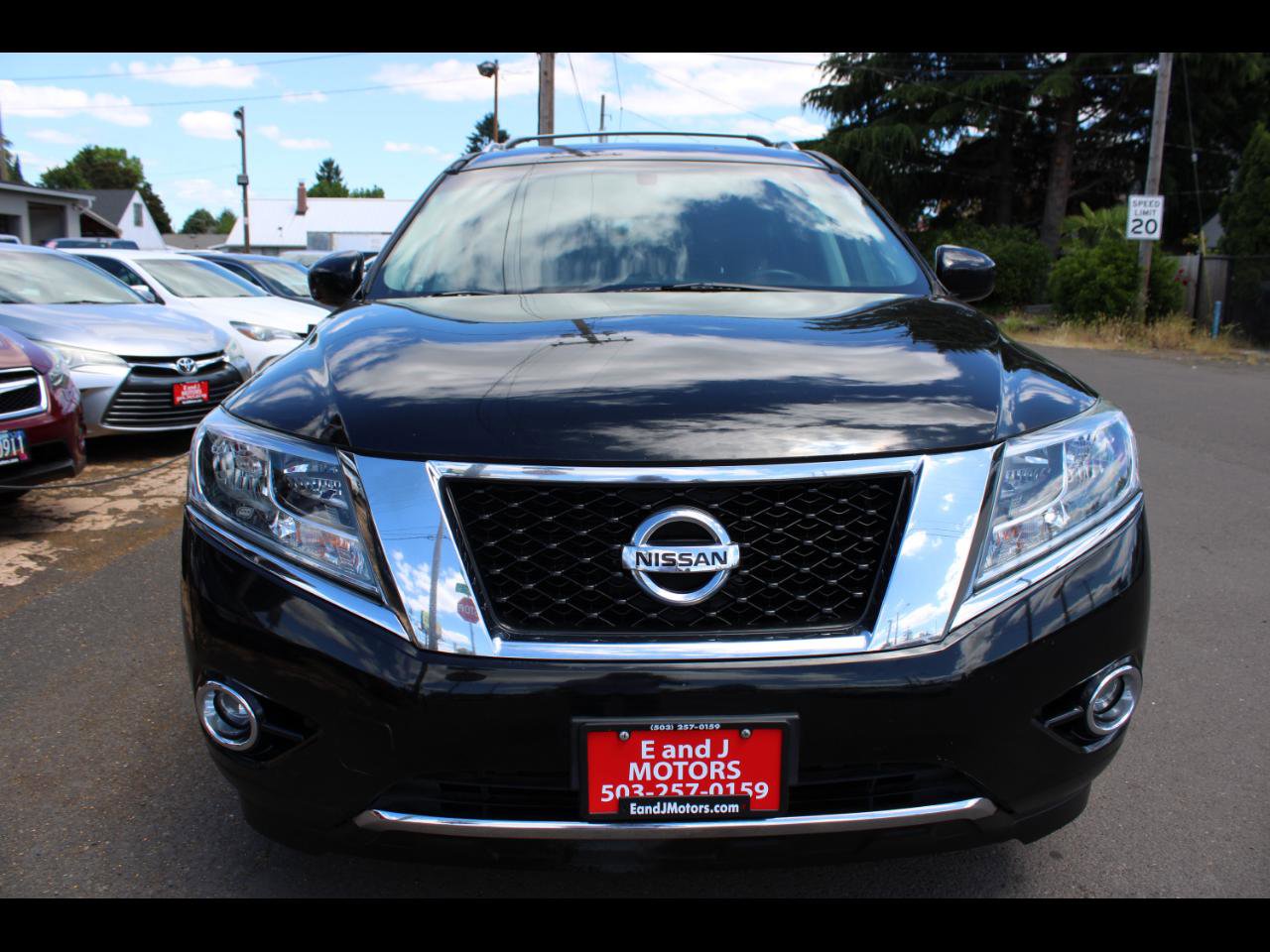 Used 2013 Nissan Pathfinder SL w/ SL Premium Pkg AWD/4WD image 2