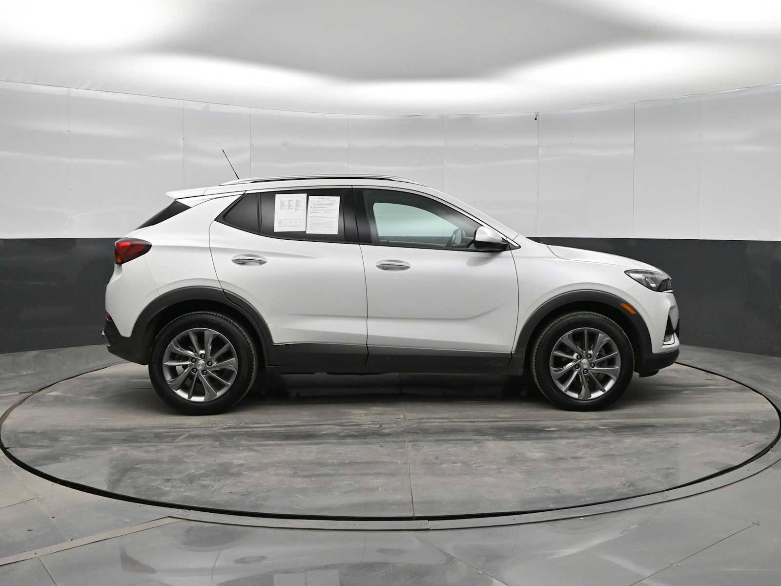 Used 2022 Buick Encore GX Essence w/ Experience Buick Package AWD/4WD image 9