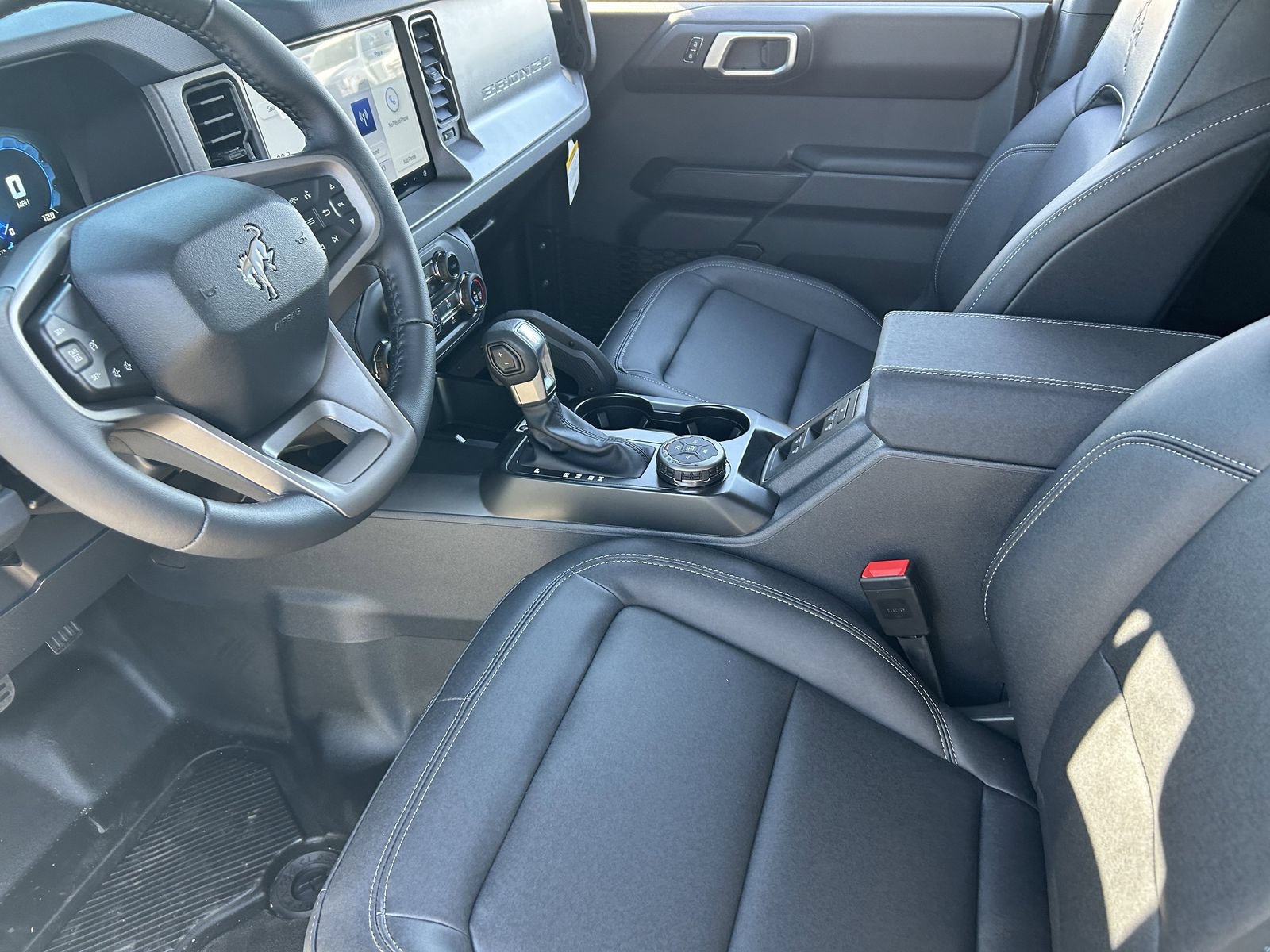 New 2026 Ford Bronco Badlands w/ Black Appearance Package AWD/4WD image 22