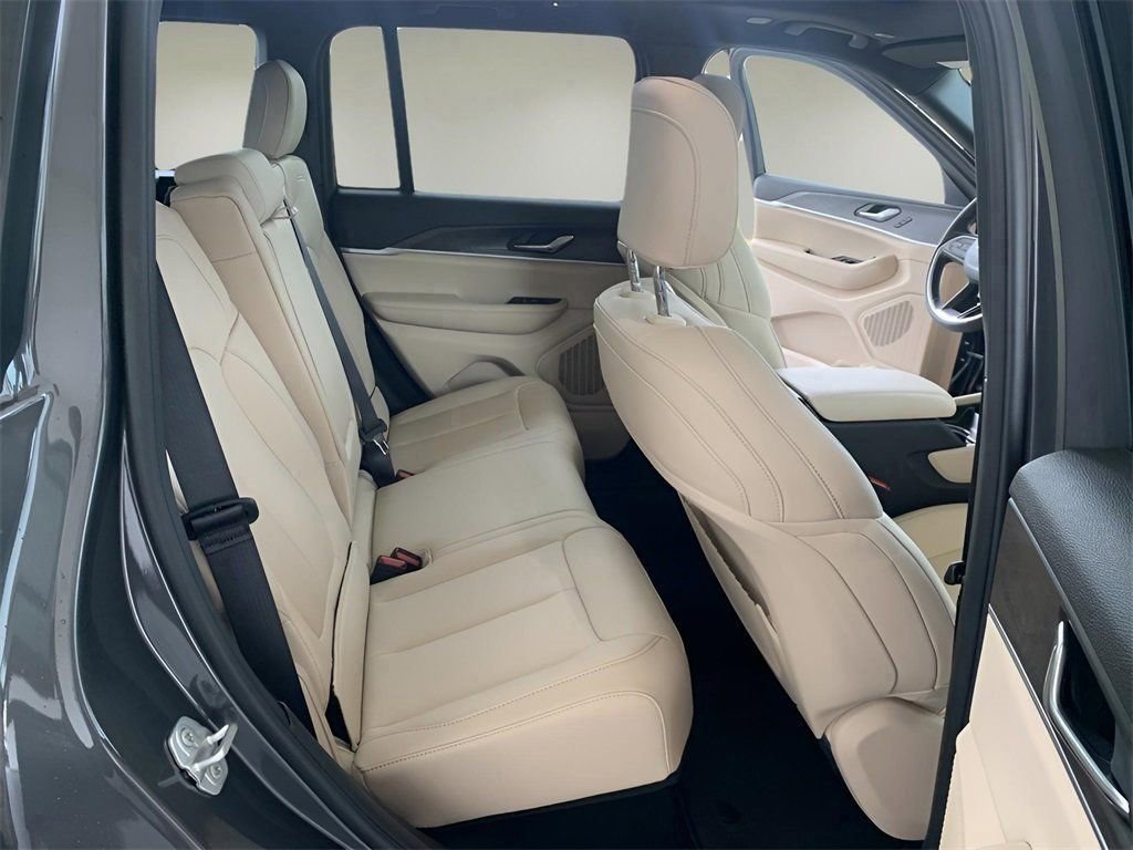 Used 2025 Jeep Grand Cherokee Limited image 60