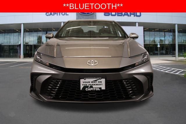 Used 2025 Toyota Camry SE image 9