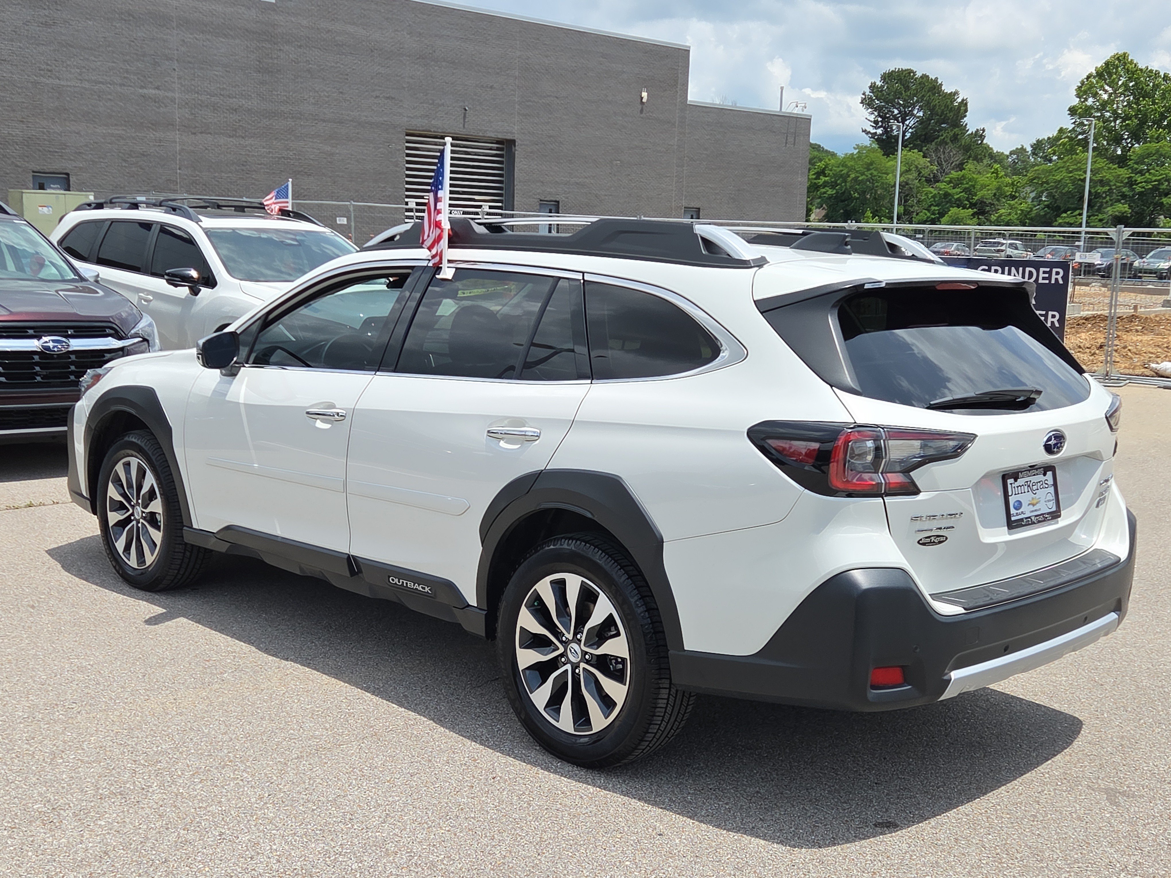 Used 2023 Subaru Outback Touring AWD/4WD image 5