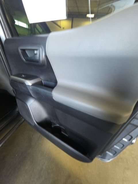 Used 2019 Toyota Tacoma SR5 AWD/4WD image 19