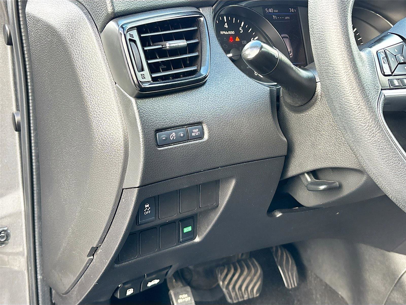 Used 2019 Nissan Rogue Sport S image 10