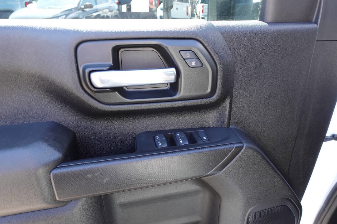 Used 2025 Chevrolet Silverado 2500 W/T AWD/4WD image 17