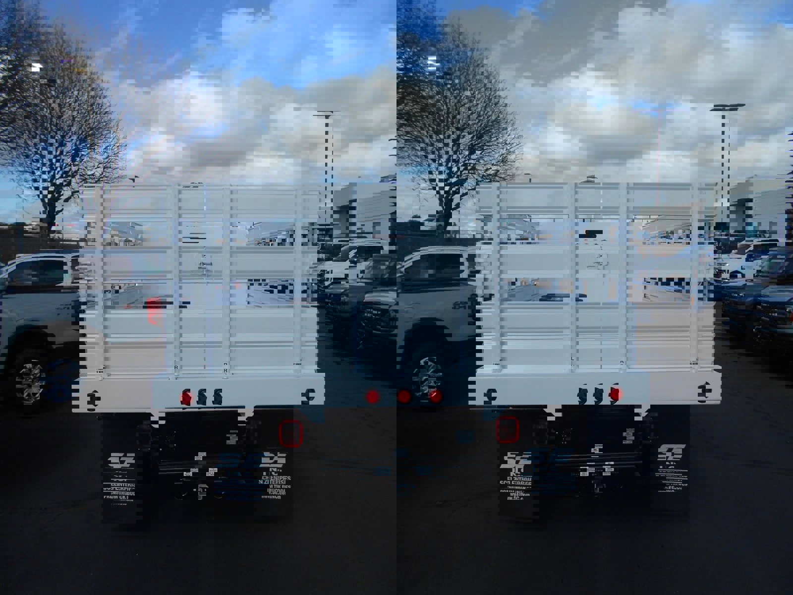 Used 2024 Ford F550 4x4 Regular Cab Super Duty image 3